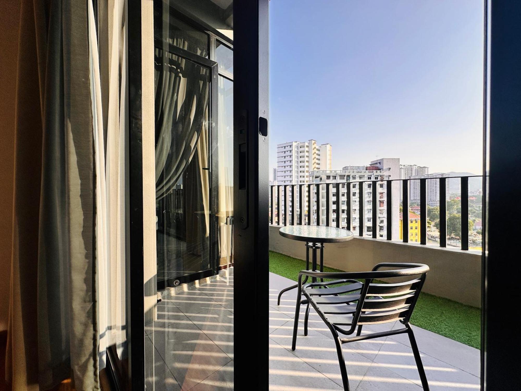 New Instagramable 2br For 10pax 无敌美景两房民宿 Beacon Executive George Town