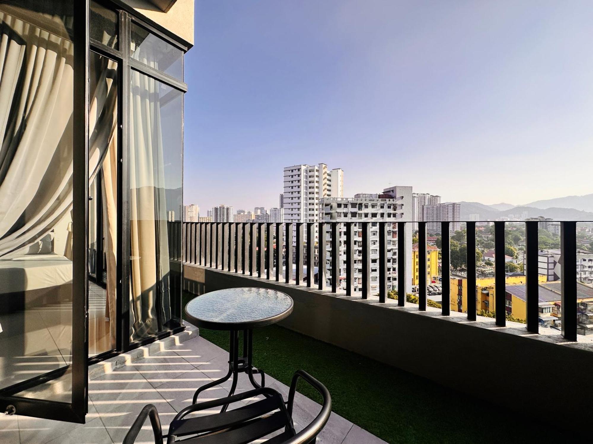 Apartment New Instagramable 2br For 10pax 无敌美景两房民宿 Beacon Executive George Town