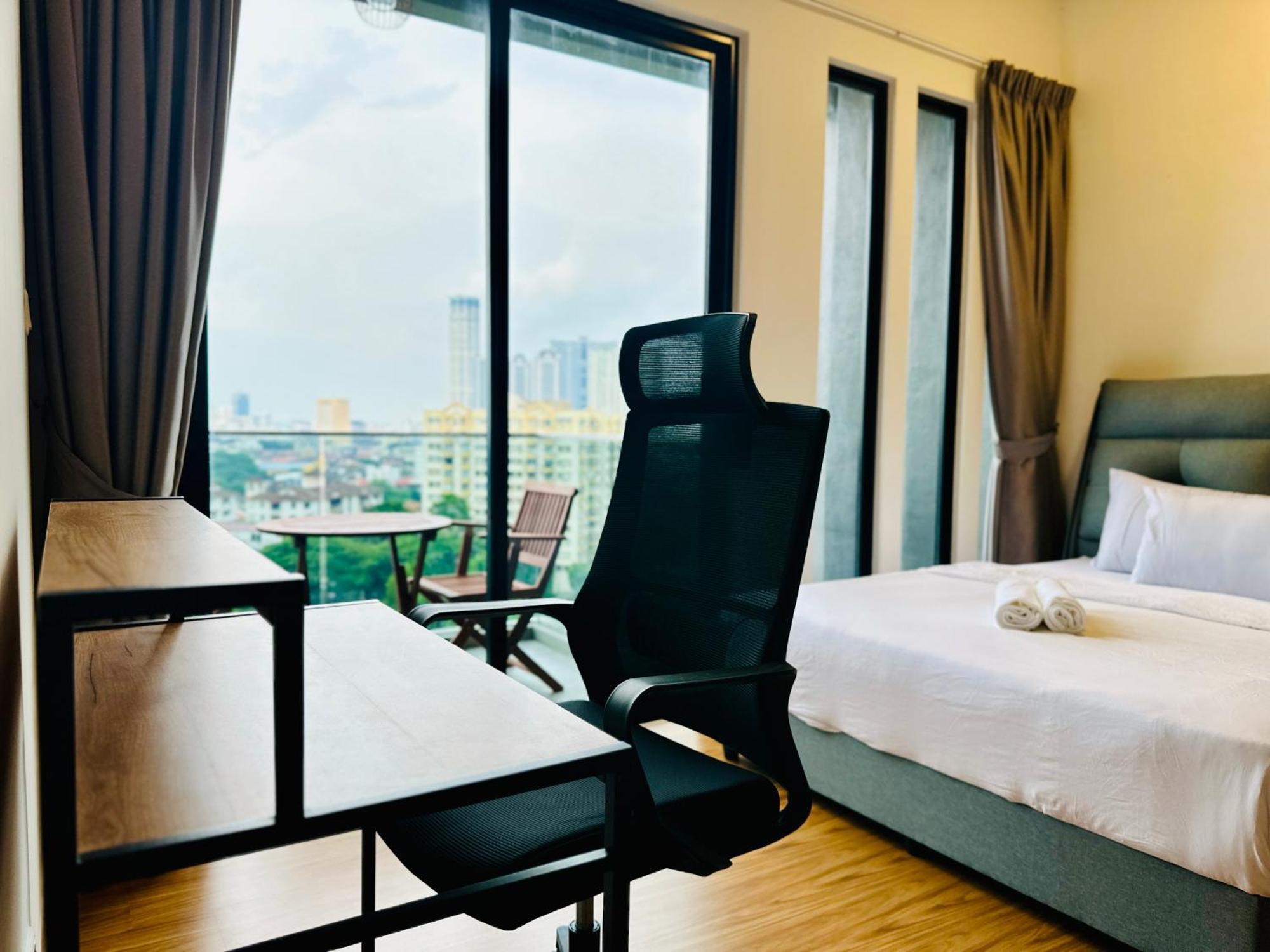 Apartment New Instagramable 2br For 10pax 无敌美景两房民宿 Beacon Executive George Town